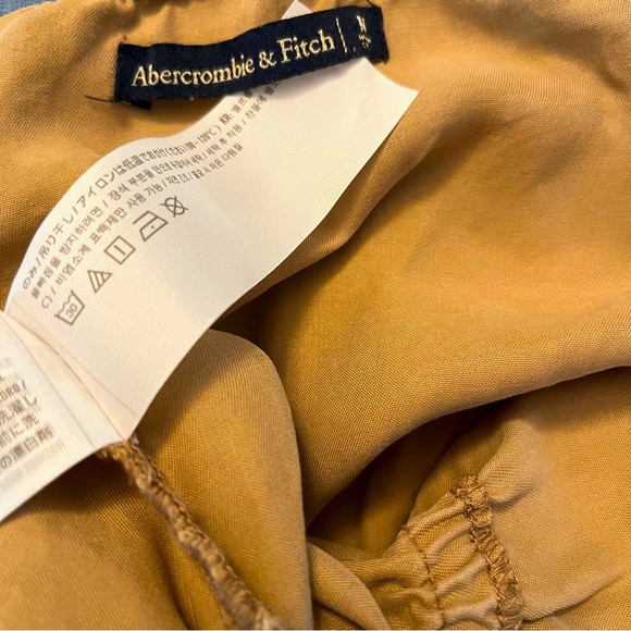Abercrombie tan romper with pockets - Picture 2 of 3